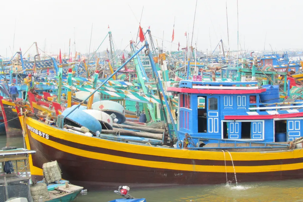 Tàu thuyền được kêu gọi vào bờ để tránh bão số 9