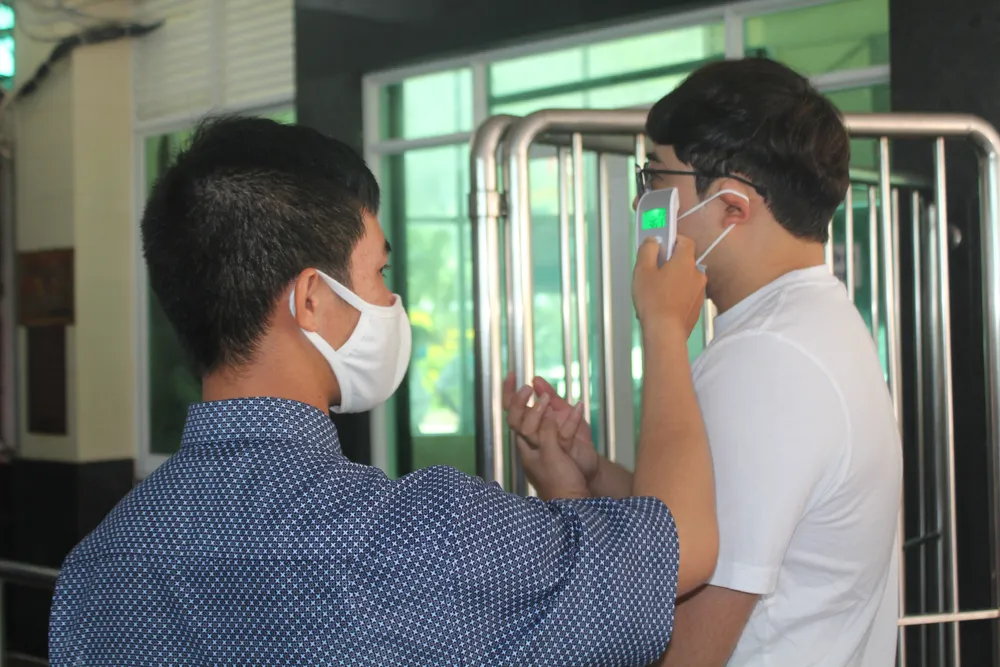 Vũng Tàu cấm tắm biển, du khách kéo nhau lên núi chụp hình ảnh 3