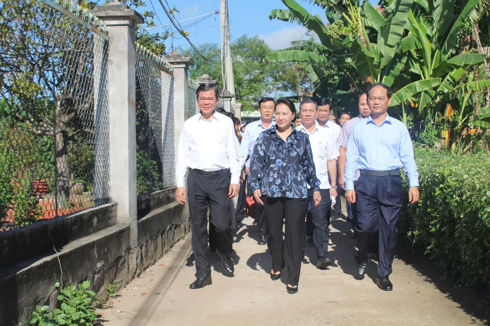 Chủ tịch Quốc hội thăm, tặng quà các gia đình chính sách ở Bà Rịa – Vũng Tàu ảnh 1