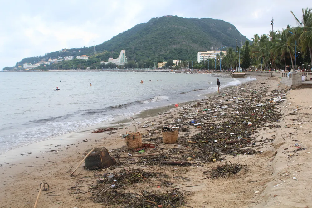 Rác đại dương tiếp tục “tấn công” bờ biển Vũng Tàu ảnh 6