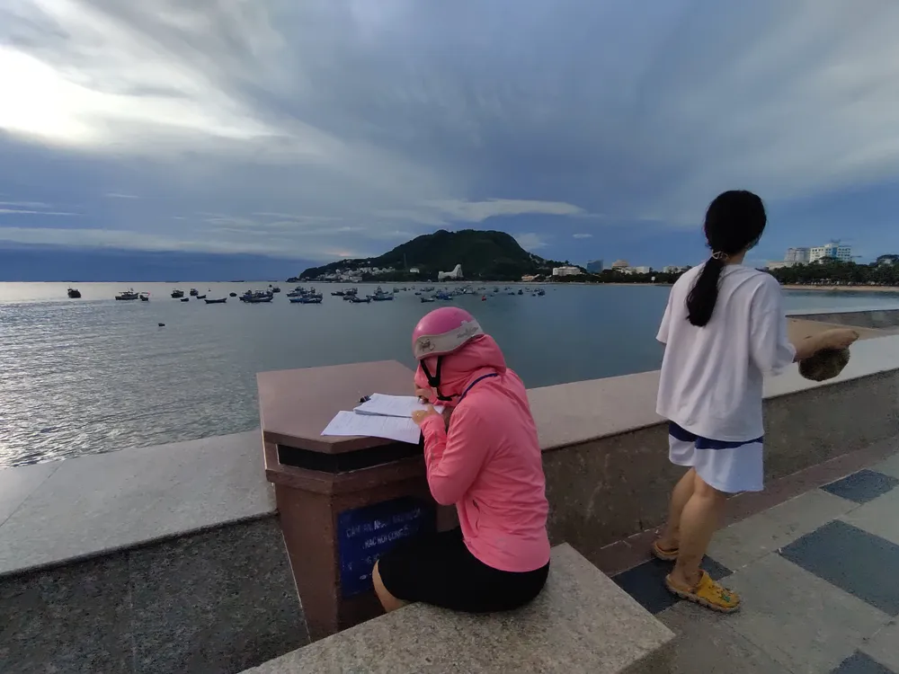 Vũng Tàu xử phạt hàng chục trường hợp ra đường khi không cần thiết ảnh 1