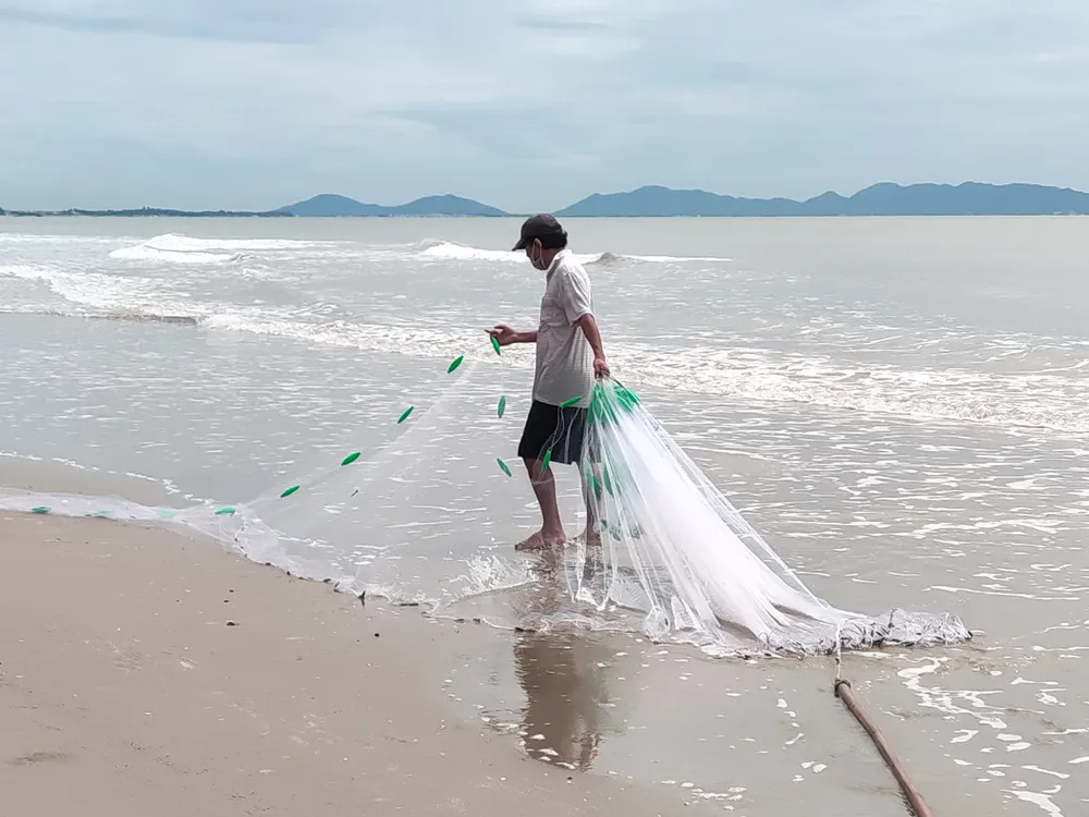 Vũng Tàu: Người dân tấp nập ra đường sau hơn 2 tháng ở nhà phòng dịch ảnh 6