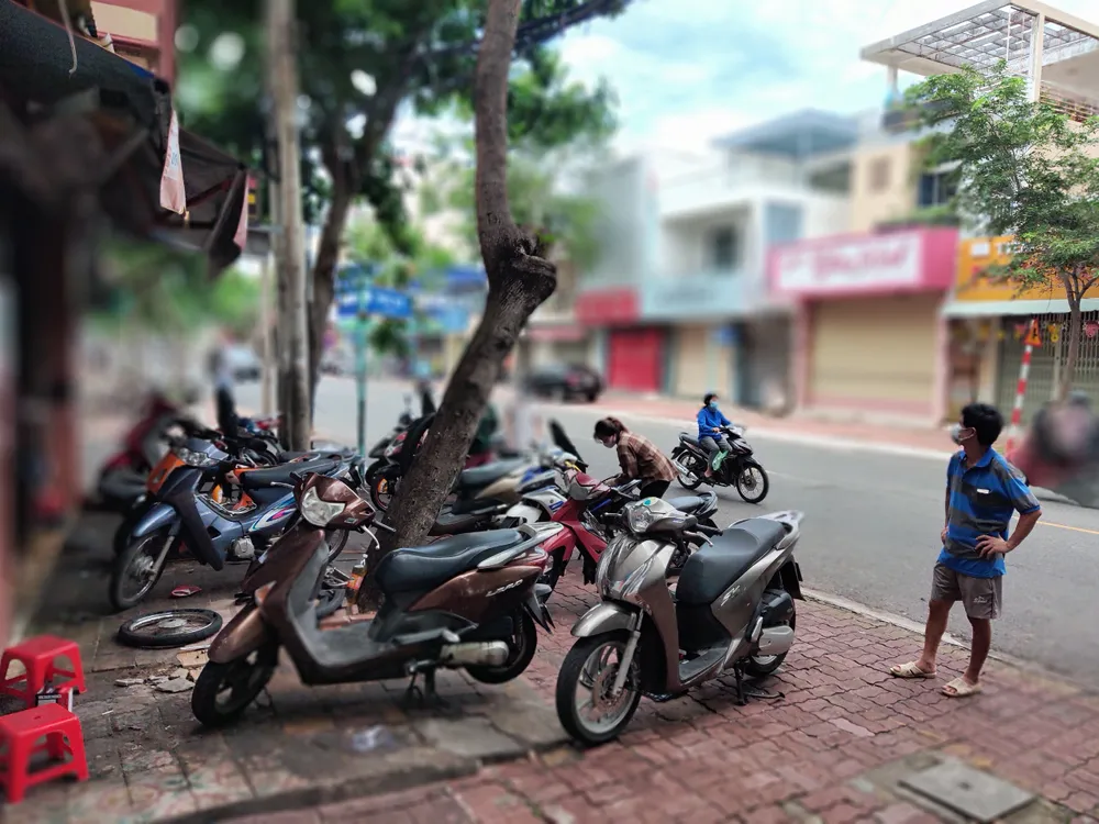 Vũng Tàu: Người dân tấp nập ra đường sau hơn 2 tháng ở nhà phòng dịch ảnh 4