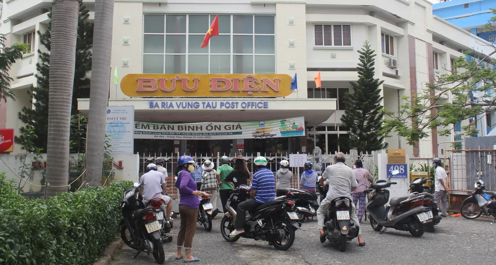 Vũng Tàu: Người dân tấp nập ra đường sau hơn 2 tháng ở nhà phòng dịch ảnh 3