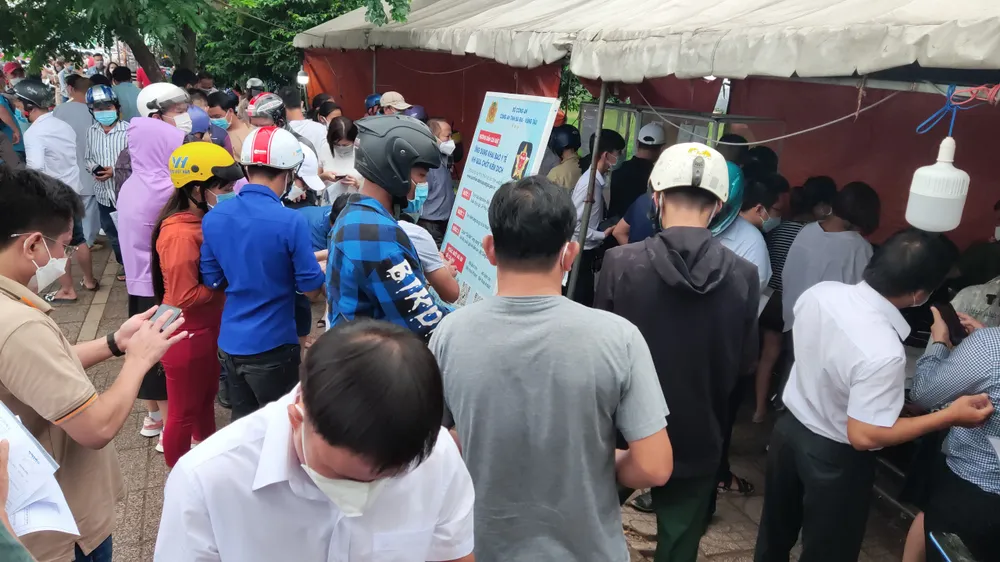 Xe cộ tấp nập hướng về phía Vũng Tàu trong ngày đầu mở cửa các bãi tắm ảnh 1