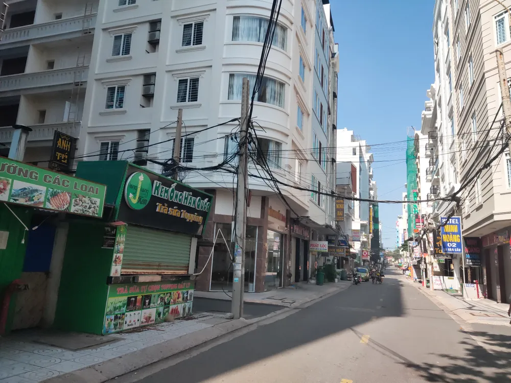 Ngày đầu tiên dịch vụ du lịch hoạt động trở lại sau 5 tháng, Vũng Tàu vắng khách  ảnh 2