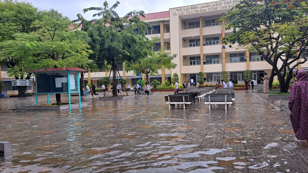 Mưa lớn khiến nhiều tuyến đường tại Vũng Tàu ngập nặng ảnh 6