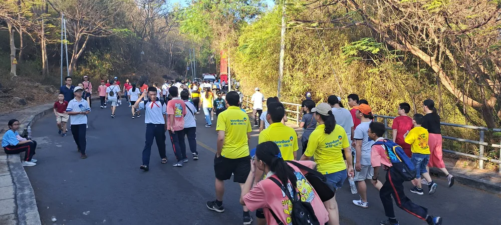 Nhiều học sinh tham dự giải