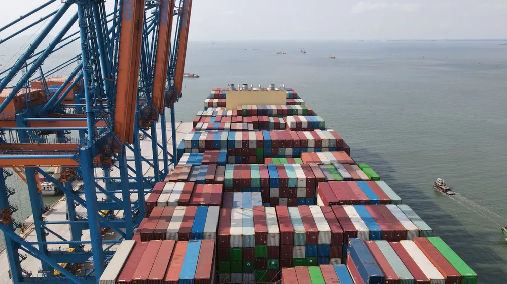Siêu tàu container cập cụm cảng Cái Mép - Thị Vải