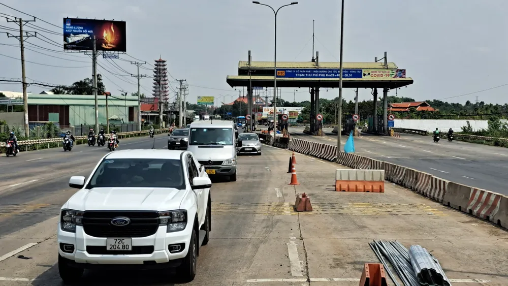 Các phương tiện qua trạm T2 trên Quốc lộ 51 Các phương tiện qua trạm T2 trên Quốc lộ 51