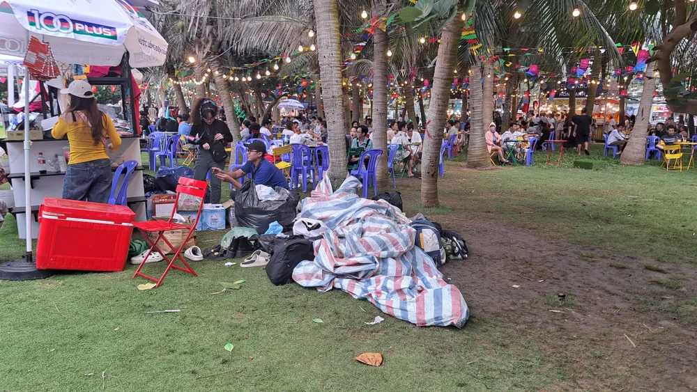 Hình ảnh "kém sang" ở khu vực bãi biển đẹp nhất Vũng Tàu