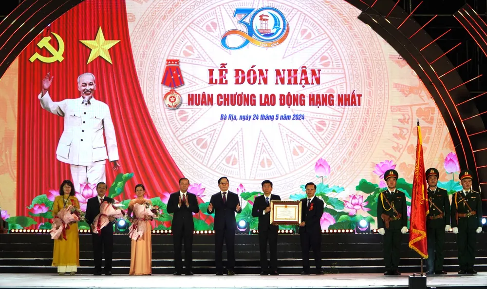 ảnh 9 Với thành tích đạt được trong 30 năm xây dựng, TP Bà Rịa vừa đón nhận Huân chương Lao động hạng Nhất do đảng, Nhà nước trao tặng.jpg