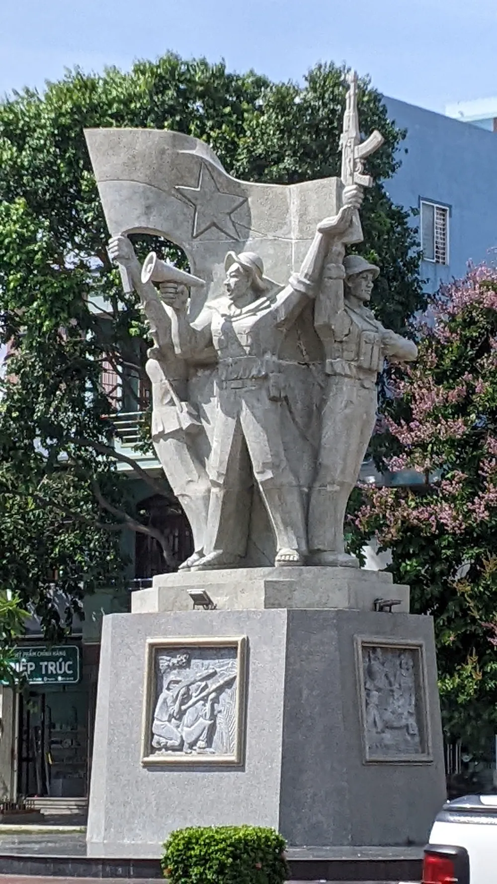 Tượng đài Chiến thắng Bà Rịa.jpg