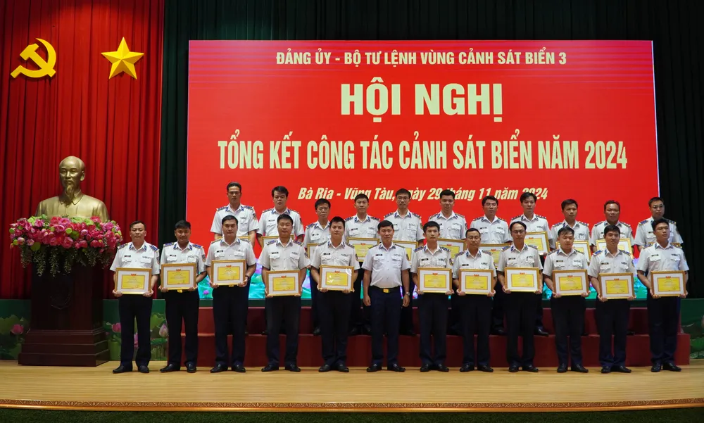 Bộ Tư lệnh Vùng Cảnh sát biển 3 trao khen thưởng cho nhiều tổ chức cá nhân có thành tích xuất sắc trong năm 2024