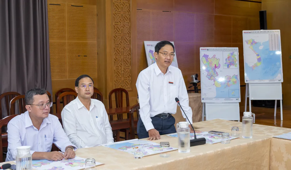 Nhà báo Trần Văn Phong, Trưởng Văn phòng đại diện Báo SGGP khu vực Đông Nam bộ phát biểu tại chương trình..jpg