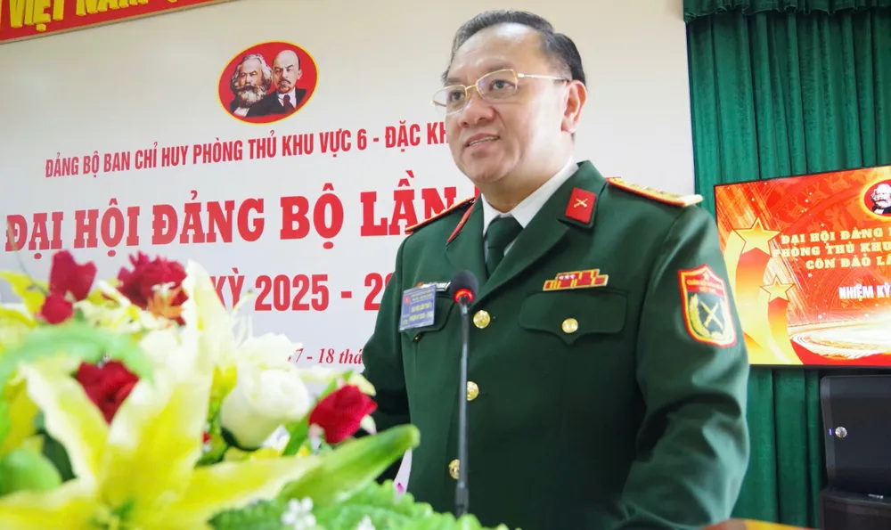 Đại tá Nguyễn Thành Trung, Phó Bí thư Thường trực Đảng ủy Quân sự, Chính ủy Bộ Tư lệnh TPHCM dự phát biểu chỉ đạo đại hội