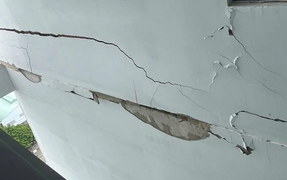 Vết nứt lớn tại chung cư PVC-IC Diamond, phường Tam Thắng, TPHCM. Ảnh: Người dân cung cấp