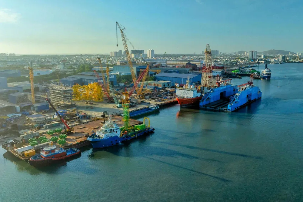 Phường Rạch Dừa được định hướng trở thành một trung tâm dịch vụ hậu cần dầu khí quốc gia, một đô thị du lịch chất lượng cao với hệ thống hạ tầng đô thị được đầu tư hoàn thiện, là mắt xích quan trọng trong liên kết vùng