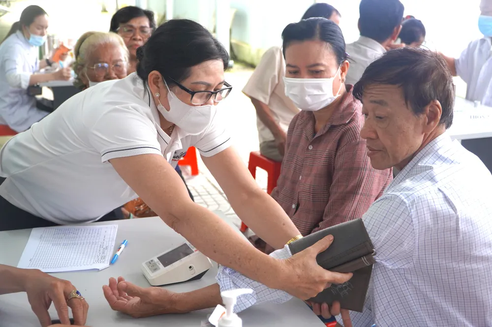 Công ty TNHH Hóa dầu Long Sơn phối hợp với các đối tác tổ chức chương trình Chung tay chăm sóc sức khỏe cho người dân xã Long Sơn, TPHCM