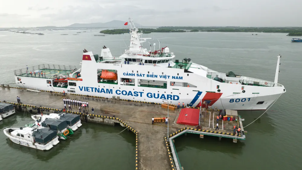 Tàu CSB 8001 tại quân cảng Hải đội 301, Bộ Tư lệnh Vùng Cảnh sát biển 3 (phường Phước Thắng, TPHCM)
