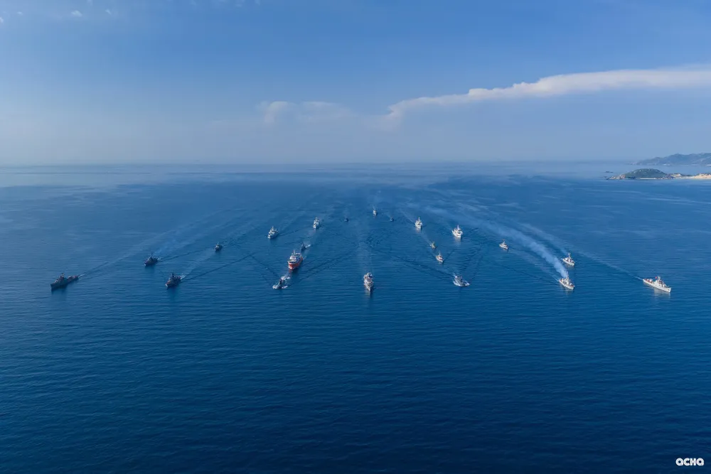 12. Đội hình diễu binh trên biển của Hải quân nhân dân Việt Nam.jpg