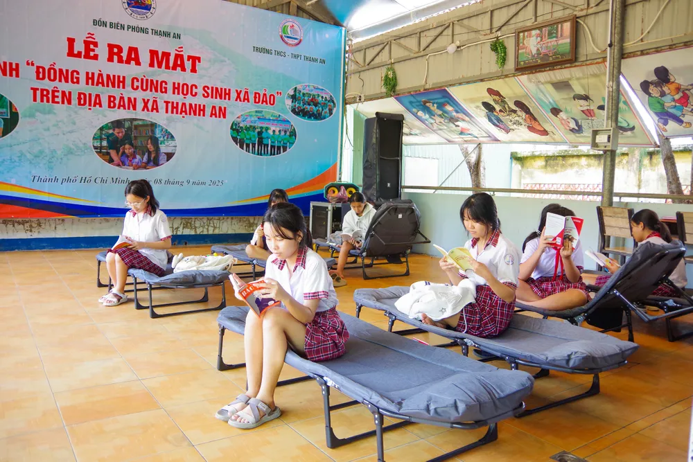 Các em học sinh được bố trí khu vực đọc sách, nghỉ ngơi..jpg