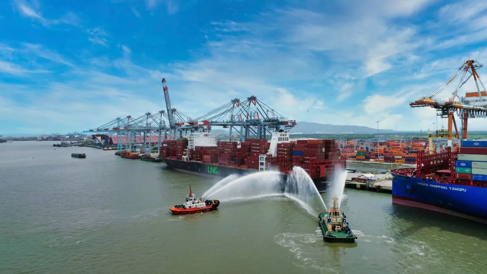 Tàu M/v JADE cập cảng CMIT, sáng 25-9