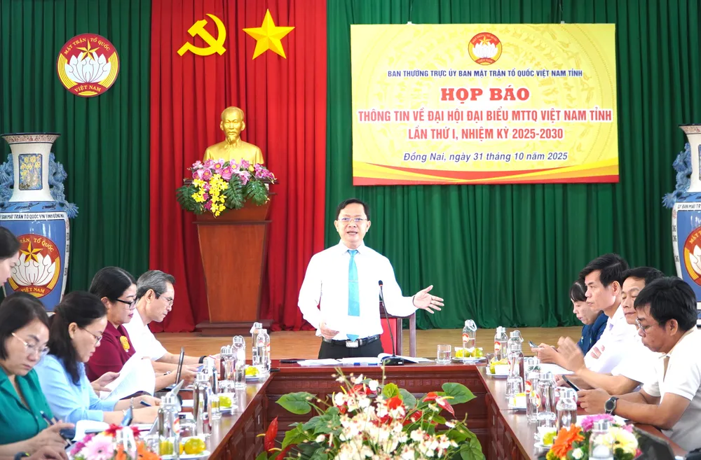 Ông Hà Anh Dũng, Phó Chủ tịch Thường trực Ủy ban MTTQ Việt Nam tỉnh Đồng Nai chủ trì buổi họp báo
