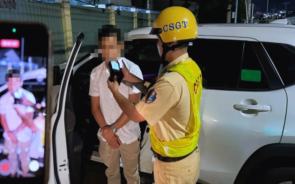 Kết quả kiểm tra cho thấy tài xế Đ.Q.S. (35 tuổi) có nồng độ cồn vượt hơn 2 lần mức kịch khung. Ảnh: CAĐN