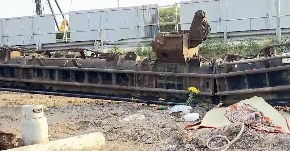 Hiện trường vụ tai nạn khiến 1 công nhân tử vong trong lúc thi công mở rộng cao tốc TPHCM – Long Thành - Dầu Giây. Ảnh: CTV