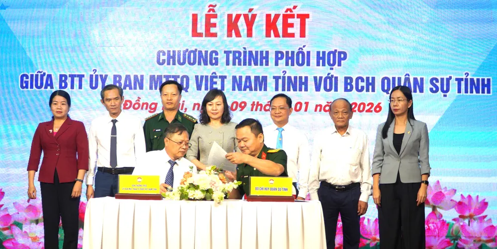 Ban Thường trực Ủy ban MTTQ Việt Nam tỉnh Đồng Nai và Bộ Chỉ huy Quân sự tỉnh tổ chức lễ ký kết chương trình phối hợp