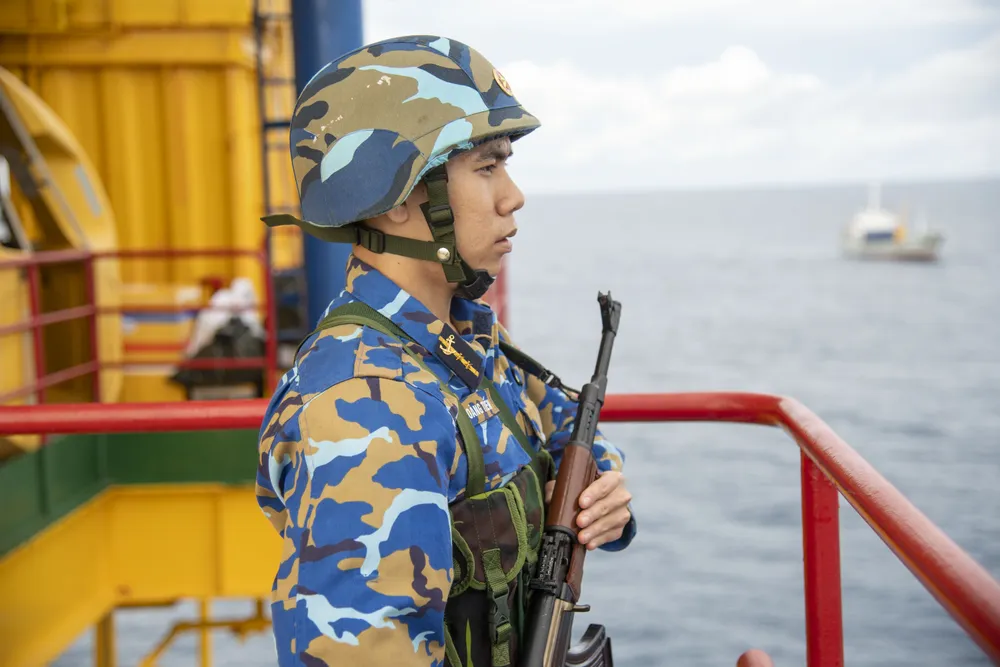 13. Những ca gác giữa biển khơi là niềm tự hào với Thượng sĩ Nguyễn Hoàng Tiến, sau khi rời Nhà giàn DK1.jpg