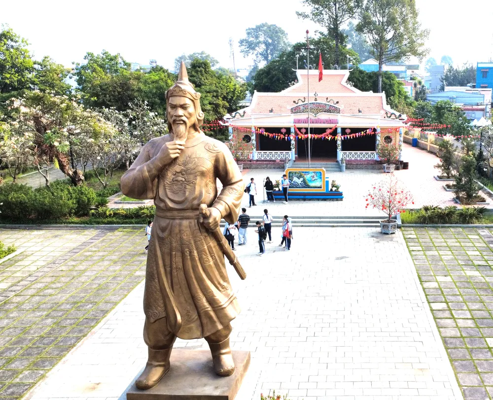 Tượng Lễ Thành hầu Nguyễn Hữu Cảnh tại di tích đền thờ ở TP Đồng Nai