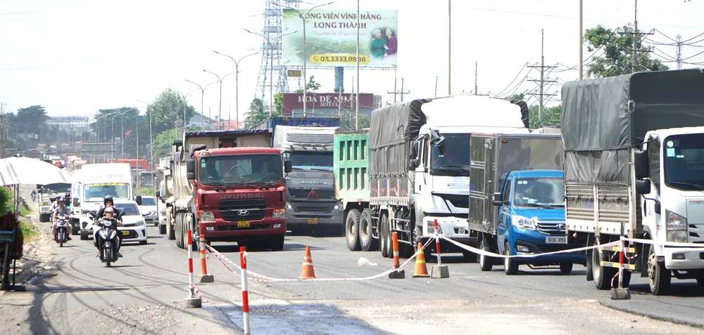 Sửa chữa quốc lộ 51 chậm khiến tình trạng ùn ứ kẹt xe ngày càng nghiêm trọng