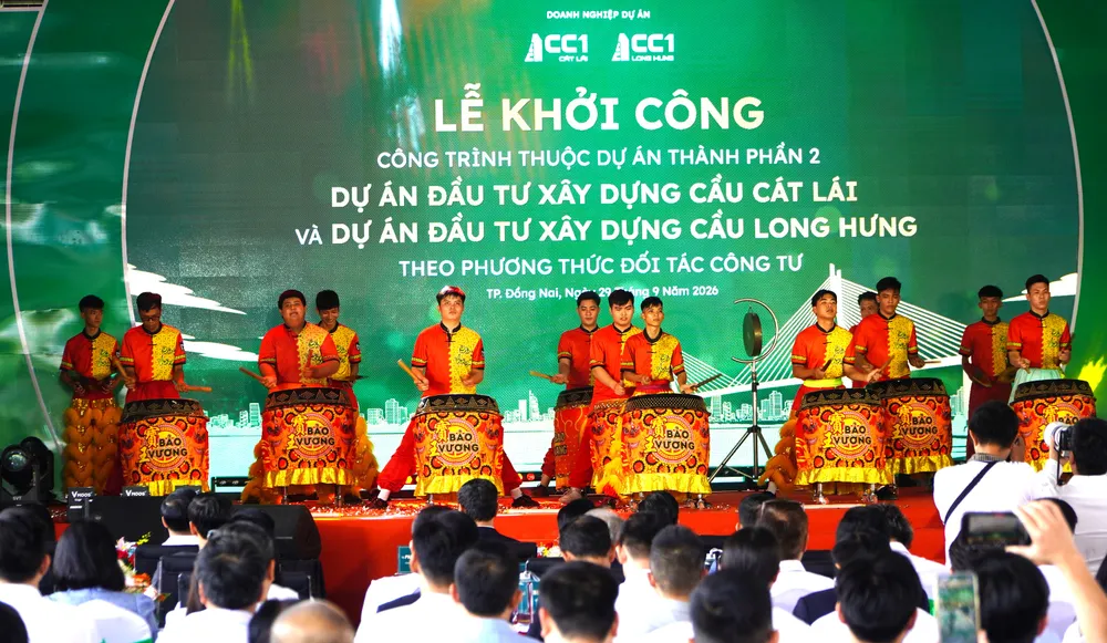 Lễ khởi công cầu Cát Lái và cầu Long Hưng nối TPHCM và Đồng Nai. Ảnh: PHÚ NGÂN