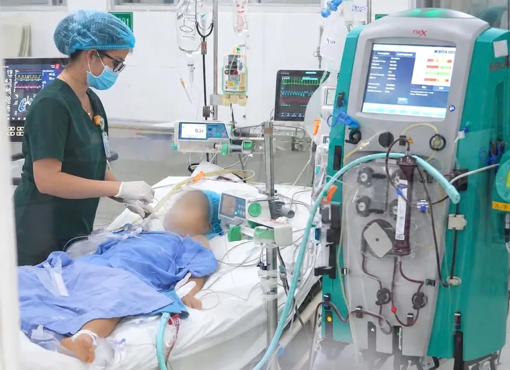 Bé gái ở Đồng Nai bị sốc sốt xuất huyết được điều trị tích cực