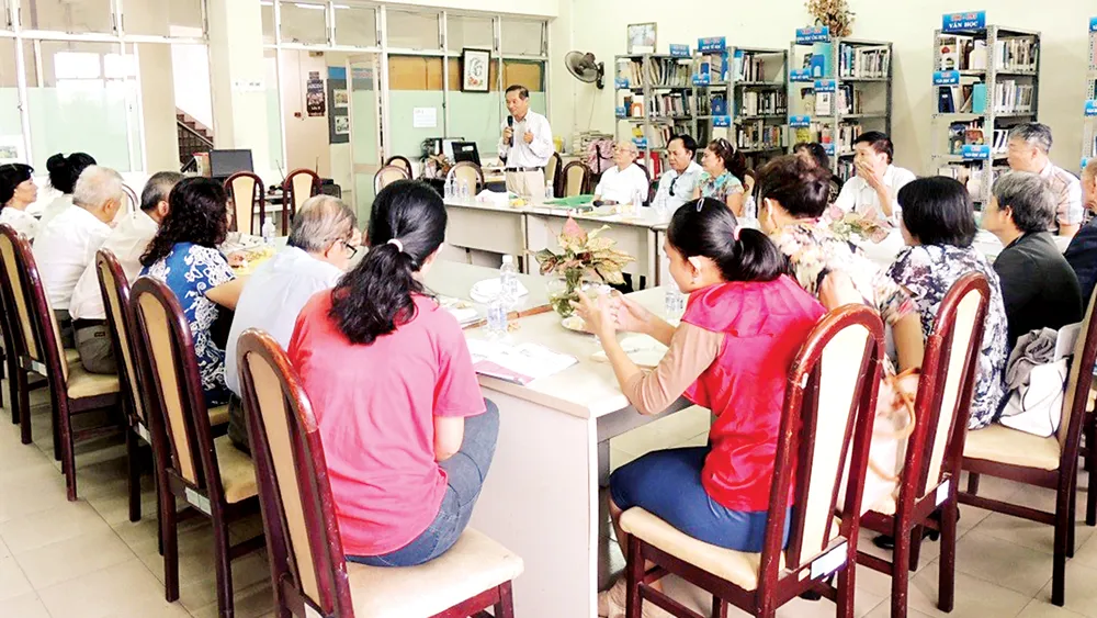 Một buổi sinh hoạt bạn đọc tại Thư viện quận Phú Nhuận