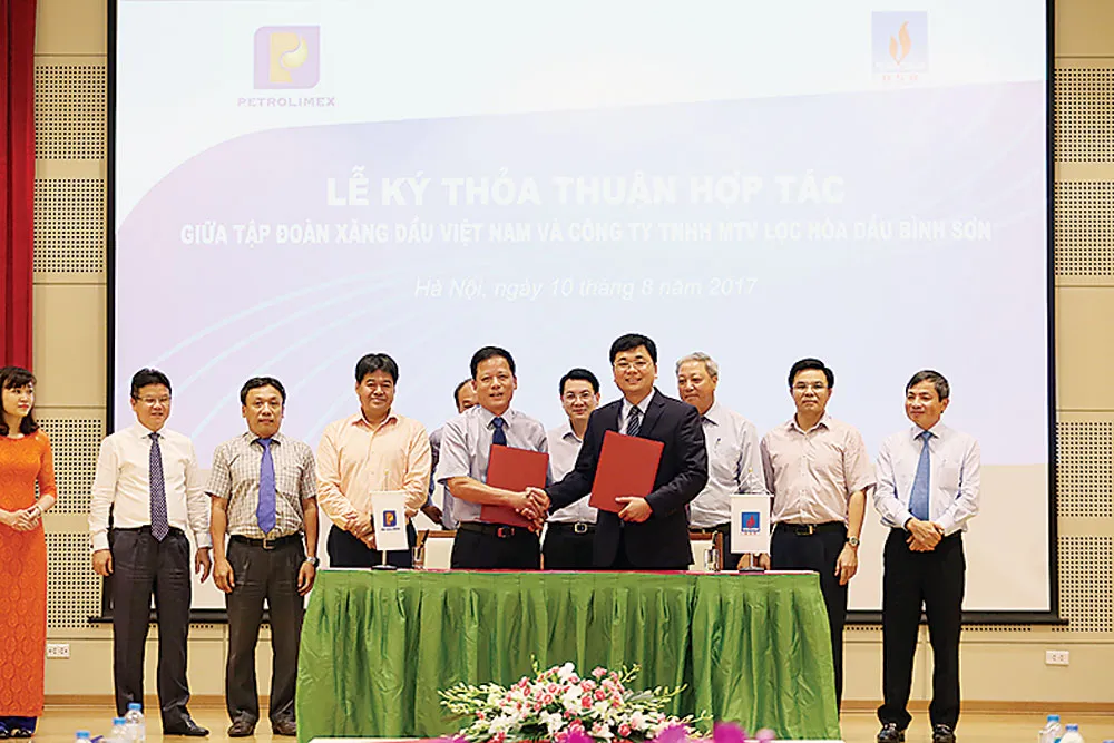 Lễ ký thỏa thuận hợp tác giữa Công ty Lọc hóa dầu Bình Sơn (BSR) và Tập đoàn Xăng dầu Việt Nam (Petr ảnh 1