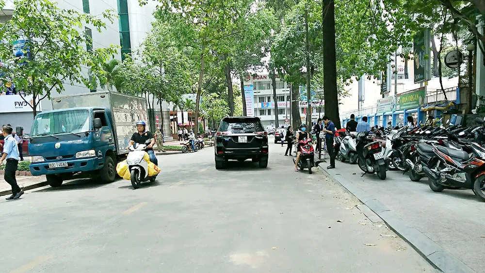 Mở phố bán hàng rong khu vực trung tâm thành phố ảnh 1