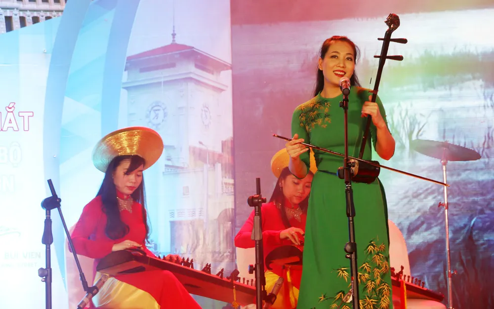 Nhộn nhịp khai trương Phố đi bộ Bùi Viện ảnh 2