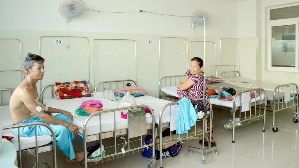 Bệnh viện Ung bướu Đà Nẵng: Bệnh nhân lo lắng vì máy xạ trị hư ảnh 1