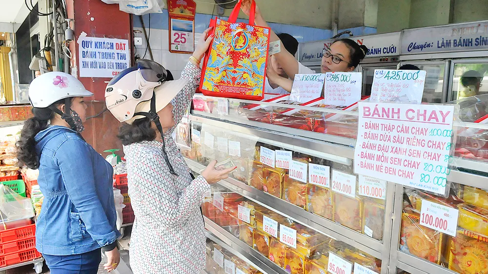 Cuộc đua chất lượng và mẫu mã bánh Trung thu ảnh 1