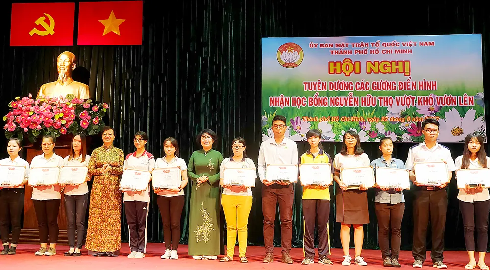 Giúp hàng chục ngàn học sinh vượt khó ảnh 1