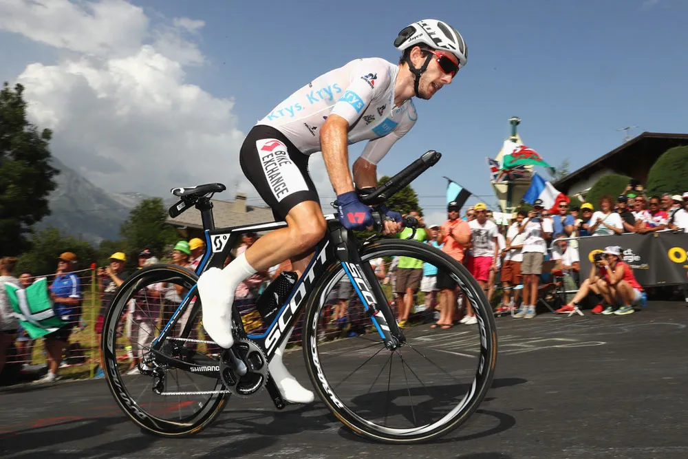 Vuelta a Espana 2017: Adam Yates vẫn mơ Áo đỏ ảnh 1