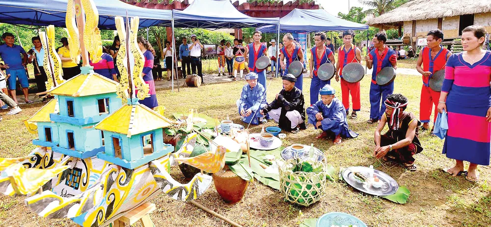 Độc đáo Lễ bỏ mả của đồng bào Raglai ảnh 1