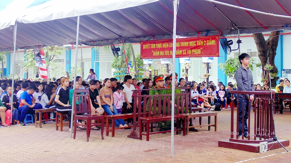 Giáo dục pháp luật cho học sinh qua phiên tòa lưu động ​ ảnh 1