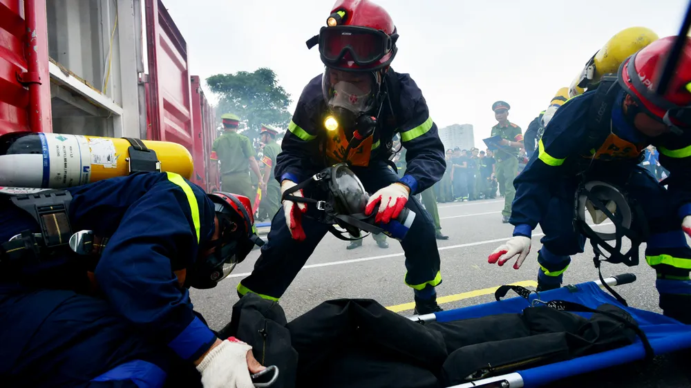 Hàng trăm chiến sĩ PCCC tham gia hội thi nghiệp vụ cứu hộ, cứu nạn  ​ ảnh 6