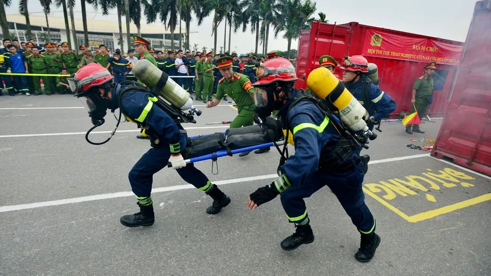 Hàng trăm chiến sĩ PCCC tham gia hội thi nghiệp vụ cứu hộ, cứu nạn  ​ ảnh 4