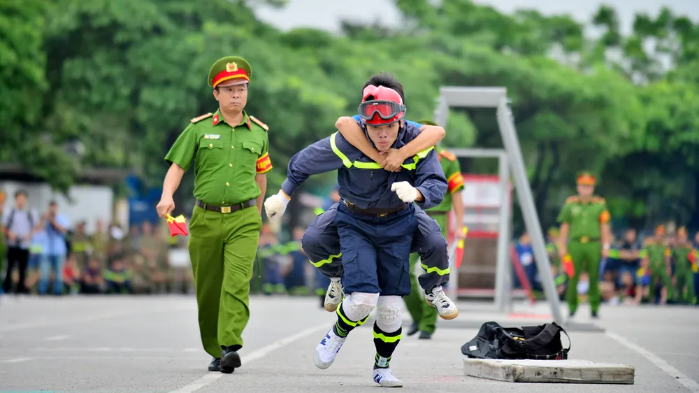 Hàng trăm chiến sĩ PCCC tham gia hội thi nghiệp vụ cứu hộ, cứu nạn  ​ ảnh 8