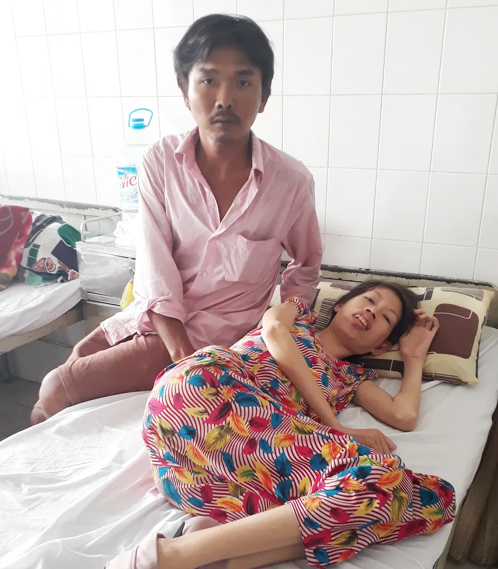 Đã nghèo lại thêm họa ảnh 1